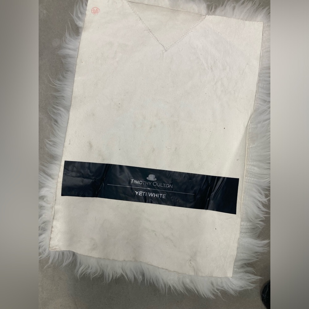 "Yeti White" Sheepskin Sample/Small/ Swatch - Picture 4 of 7